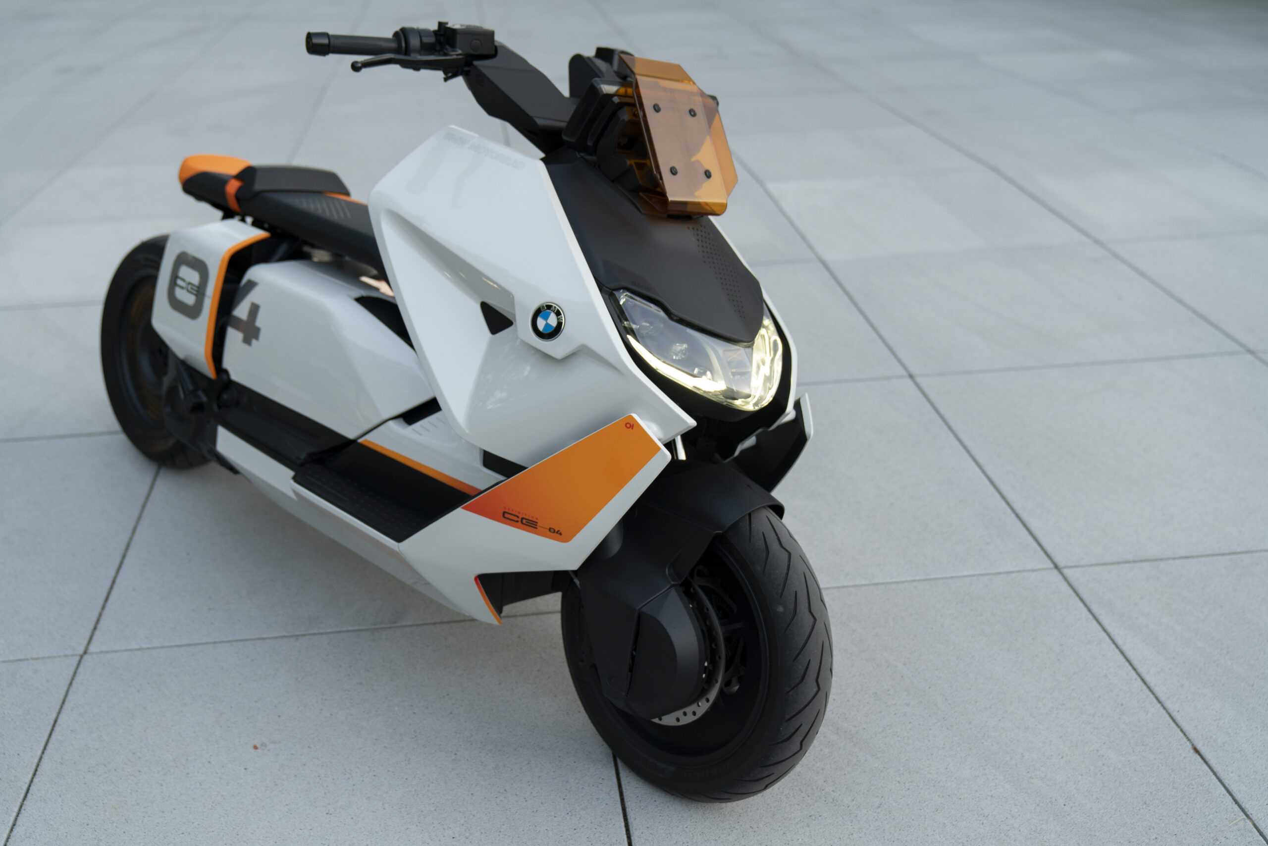 Elektriska BMW Motorrad Definition CE 04 banar väg för framtidens urbana scootrar 2
