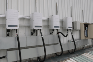 SolarEdge lanserar nästa generations kommersiella trefasväxelriktare för solpaneler – nu tillgängliga i Sverige