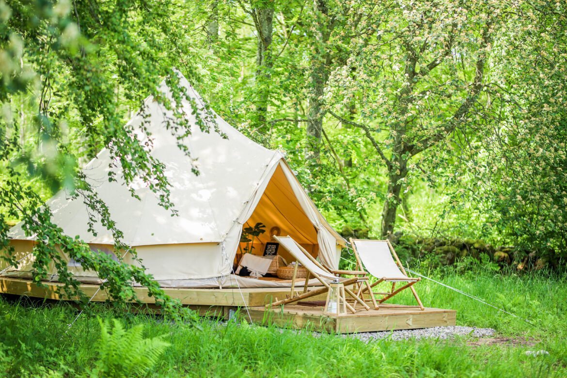 Glamping i Halland – bekvämt naturnära boende