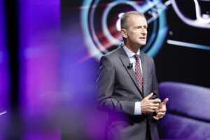 Volkswagens koncernchef Herbert Diess: ”Med NEW AUTO kommer vi att förnya Volkswagen”