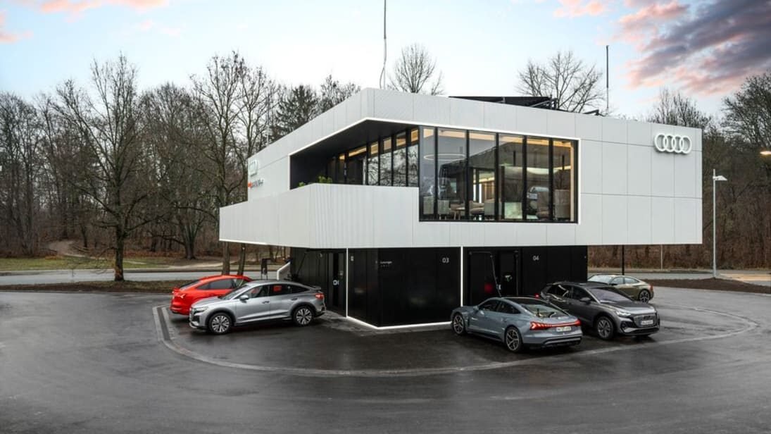 Världspremiär för Audi charging hub – ett unikt modern snabbladdningskoncept för städer