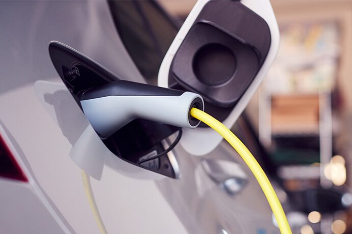 Bravida tar ytterligare ett steg mot en fossilfri bilpark – Erbjuder anställda 100 % elektrikfierade tjänstebilar