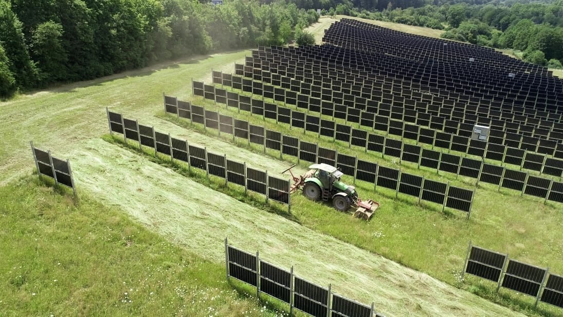 Linde energi bygger Sveriges första storskaliga solpark som kombinerar elproduktion och jordbruk – ”Nordens största solpark i sitt slag”
