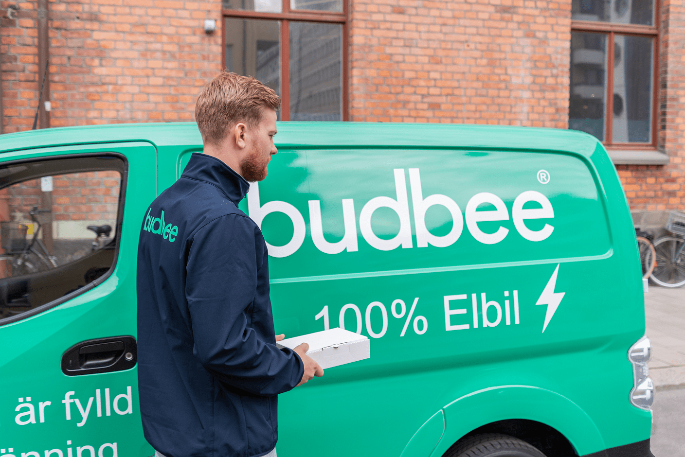 Trots ﬂer leveranser – Budbees transporter släpper ut mindre