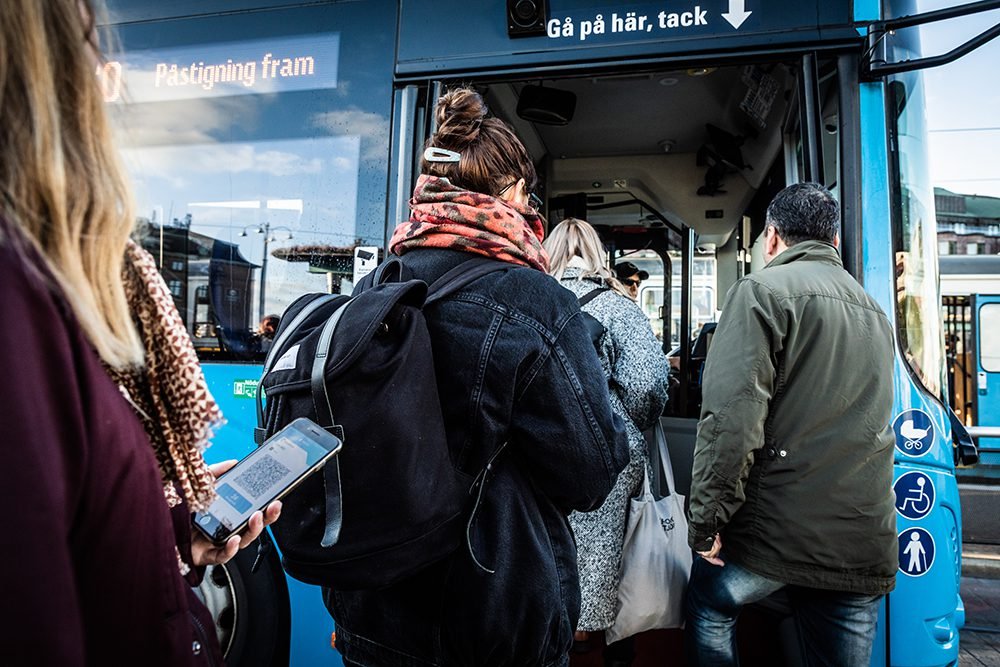 Bergsjön får nya små elbussar och påstigning fram