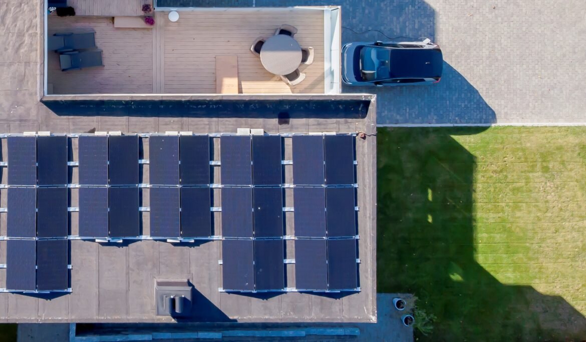 Solcells-boom bland villaägare - 5 tips för att välja rätt lösning för ditt tak