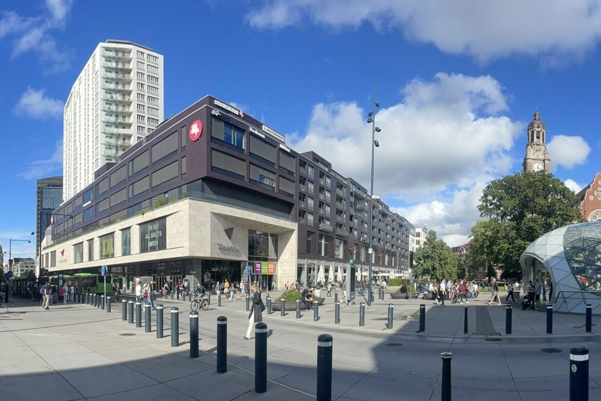 ENERGISMARTA PLAFONDER HOS BRF PÅ TAKET PÅ TRIANGELNS KÖPCENTRUM
