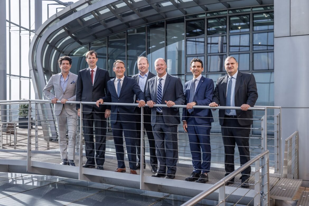 DHL Express och World Energy ingår globalt partnerskap för att påskynda reducering av koldioxid i flygbranschen med hjälp av hållbart flygbränsle (SAF)