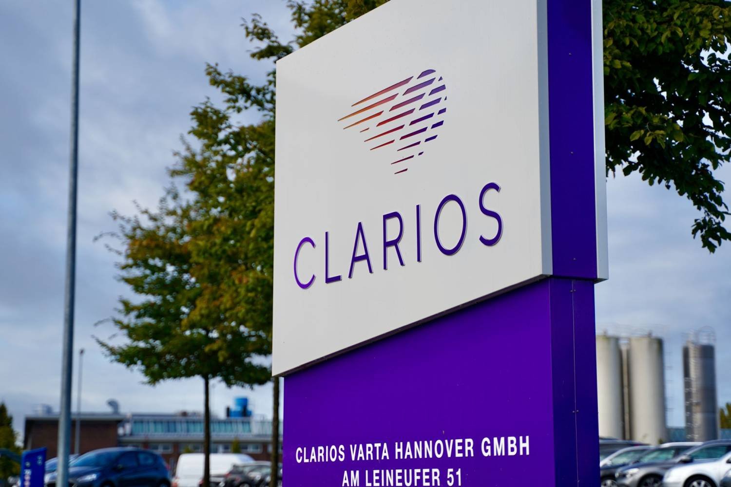 Clarios förvärvar Paragons batterienhet