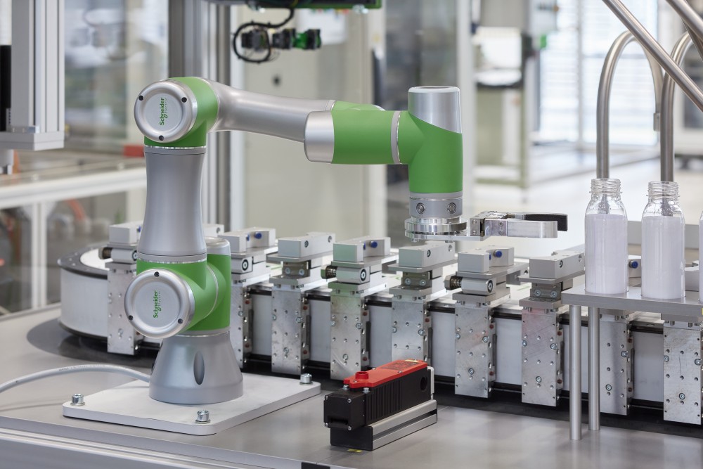 Schneider Electric lanserar Lexium Cobot för att effektivisera svensk industri