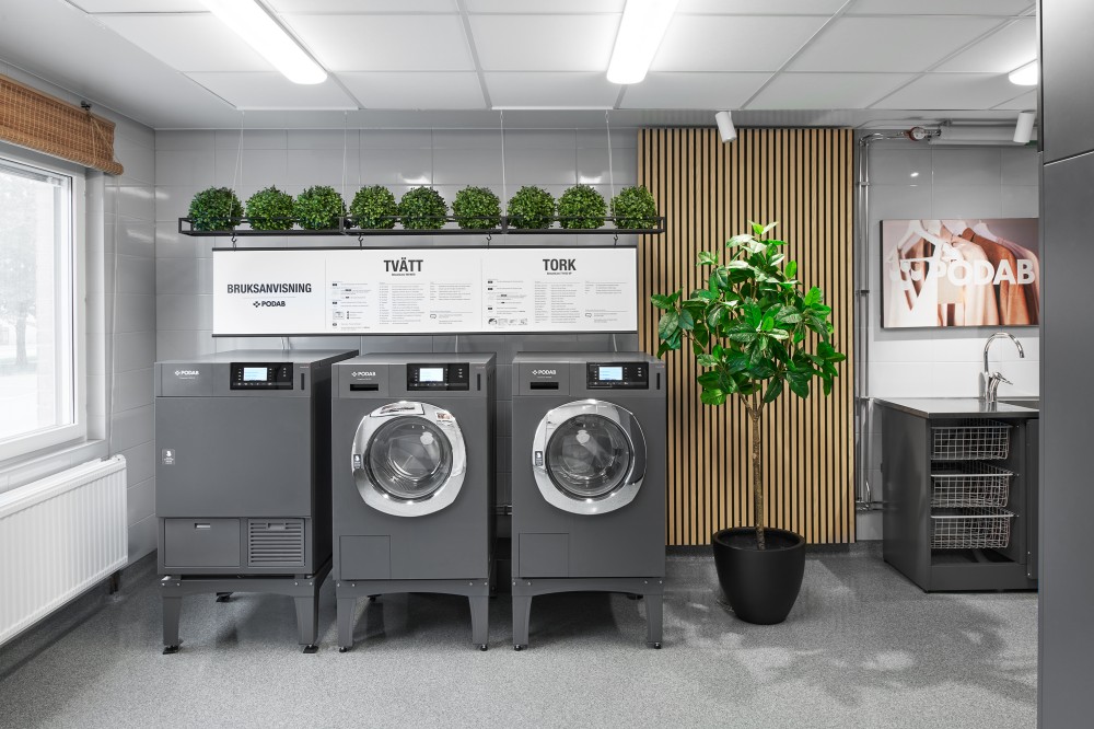 Kraftigt sänkta drifts- och energikostnader när äldre tvättstugor i Örebro blev funktionella och hållbara trivselrum