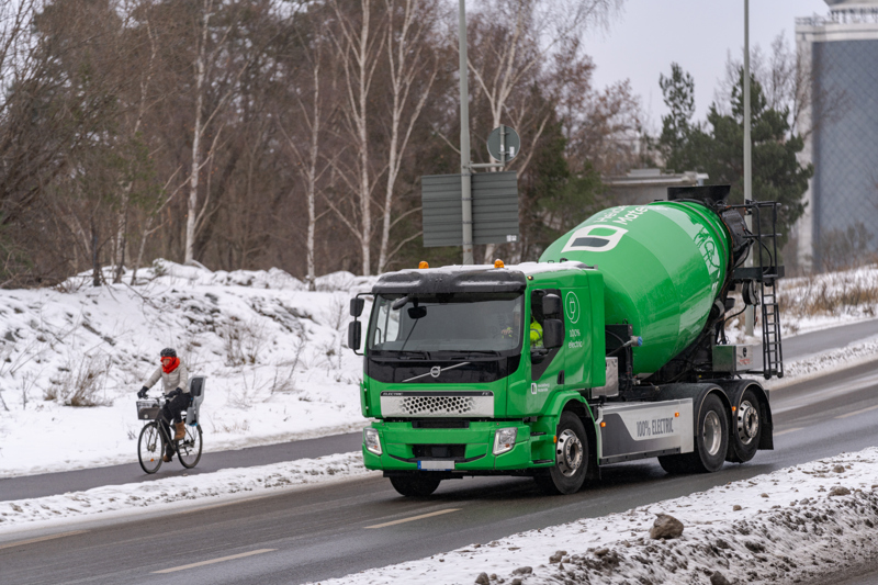 Heidelberg Materials introducerar den första 100 % elektriska betongbilen med full lastkapacitet i Sverige