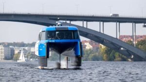 Candelas elektriska bärplansbåt testas i SL-trafiken – tyst, snabb och miljövänlig