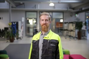 Han hjälper Volvo ställa om till hållbara fabriker