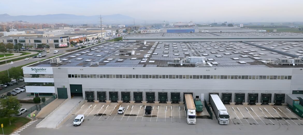 Schneider Electric ökar produktionskapaciteten i sin största datacenterfabrik i Europa