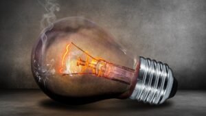 De flesta anpassar sin elförbrukning för att spara pengar – sex av tio förgäves