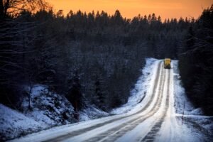 Svevia halkbekämpar vägarna i Örnsköldsvik med ai