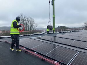 Historisk byggnad möter framtidens teknik – Venturi Fastigheter väljer ECOKRAFT för solcellsinstallation på Spinneriet i Lindome Historisk byggnad satsar på modulär solenergi-lösning från ECOKRAFT