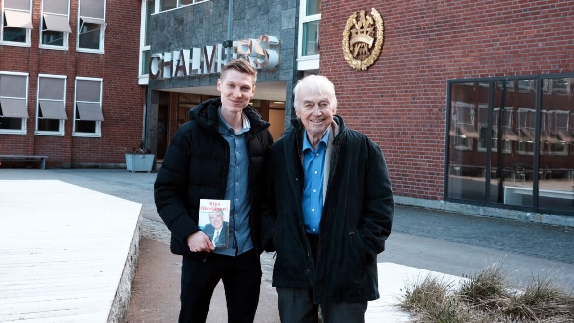 Chalmersstudenten Jonathan Carlsson räddar fladdermöss med AI - prisas av Hogia