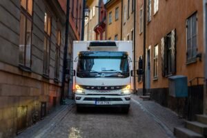 FUSO eCanter ger Martin & Servera eldrift i trånga miljöer FUSO eCanter ger Martin & Servera eldrift i trånga miljöer