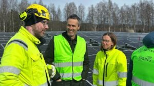 Daniel Gruvborg, ägare Nordic Solar och Anna Boss, koncernövergripande energispecialist på Rottneros, deltog under invigningen av Rottneros solpark den 10 april 2025. Daniel Gruvborg, ägare Nordic Solar och Anna Boss, koncernövergripande energispecialist på Rottneros, deltog under invigningen av Rottneros solpark den 10 april 2025.