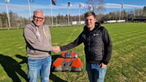 Råda BK är första klubben i initiativet Hållbarhetsplanen, en robot tar över på fotbollsplanerna Råda BK är första klubben i initiativet Hållbarhetsplanen, en robot tar över på fotbollsplanerna