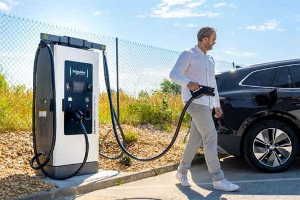 Schneider Electric satsar på robust snabbladdning för elbilar och tunga fordon