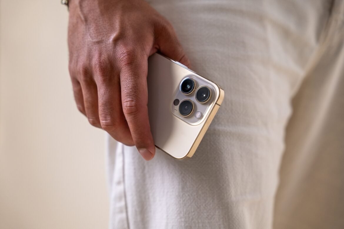 Ny studie: Så mycket sparar du på att inte byta smartphone varje år