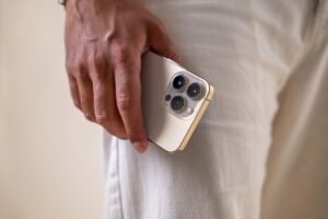 Ny studie: Så mycket sparar du på att inte byta smartphone varje år